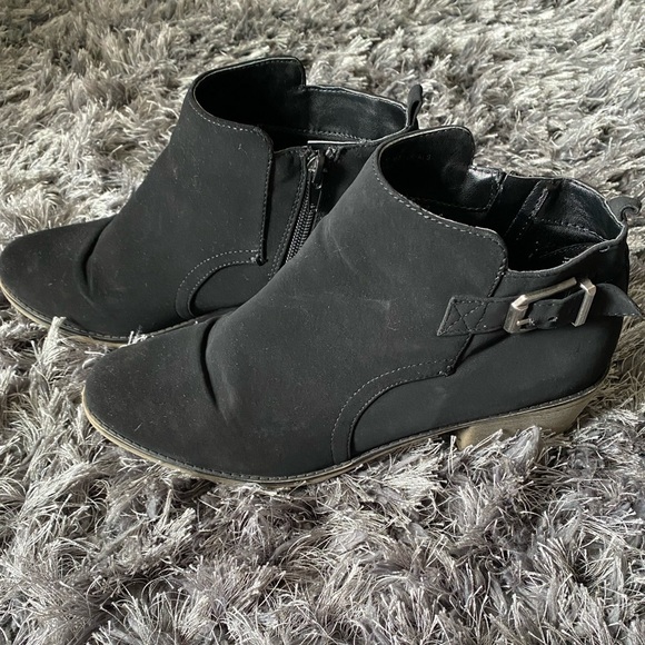 White Mountain faux suede booties - Picture 7 of 12